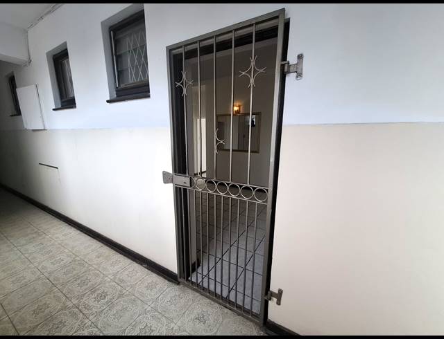 2 BEDROOM APARTMENT FOR SALE IN MARGATE BEACH
